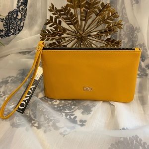 🆕 Xoxo Wristlet purse